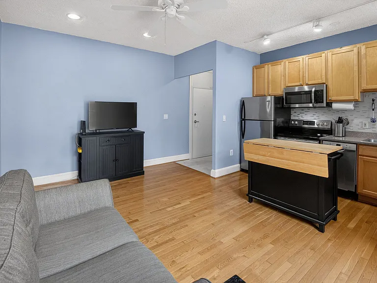 1401 Columbia Rd NW #319 — Photo 3