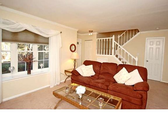 4th image of 96 Almond Dr