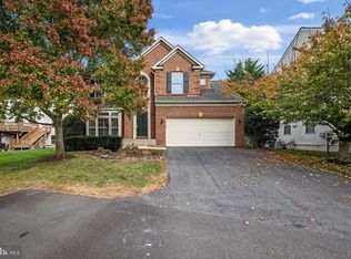 43174 Maple Cross St, Chantilly, VA 20152