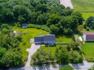 35 Button Rd, North Stonington, CT 06359