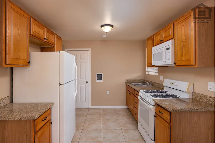 2501 W Belmont Ave #5