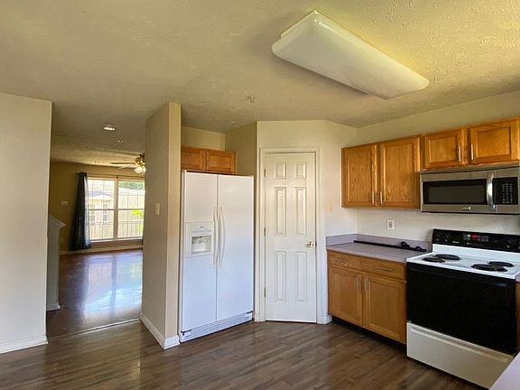5th image of 410 Buttonwoods Rd
