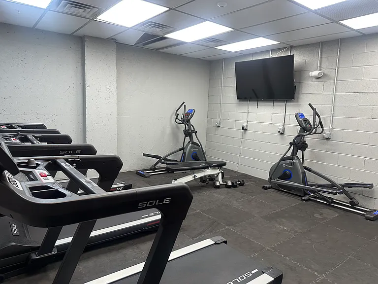 100 Evergreen Pl #2E — Photo 16