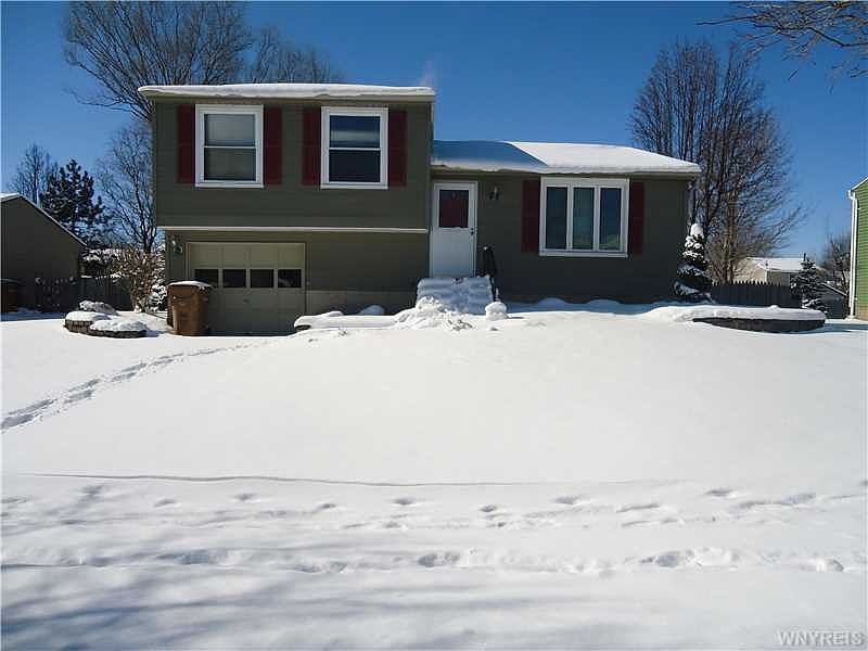 1st image of 44 Woodgate Dr