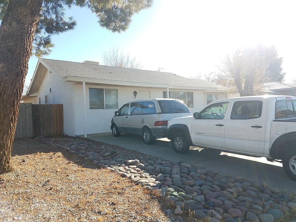 2nd image of 44504 Fern Ave