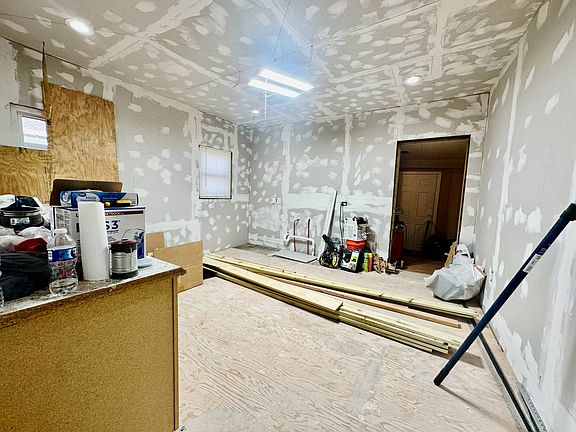 3rd image of 309 Avenue M S