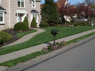 104 Strathmore Ct, Seven Fields, PA 16046