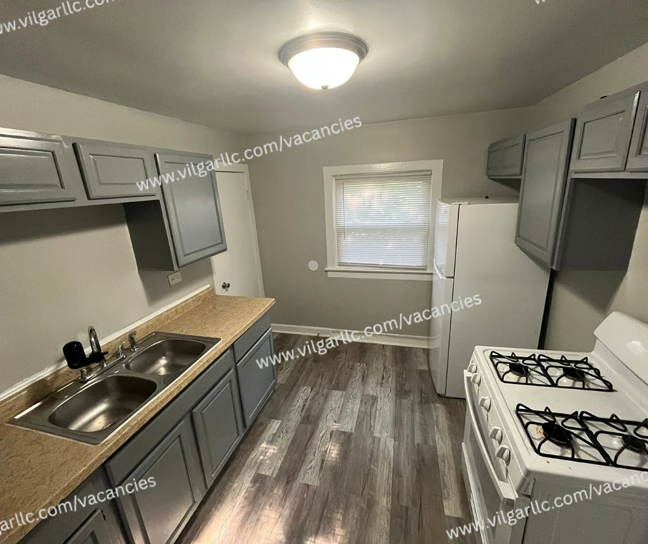 3 Bedrooms 1 Bathroom Bonus Game & Office Space — Photo 4
