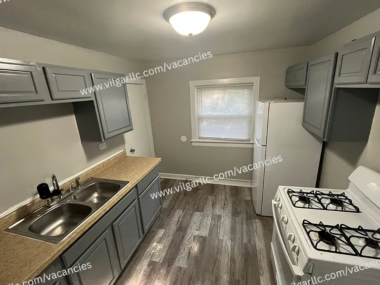 6065 E 6th Pl — Photo 4