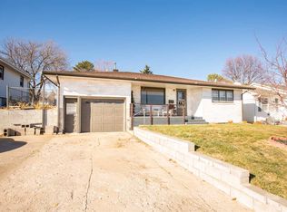 914 E 7th St, Mccook, NE 69001