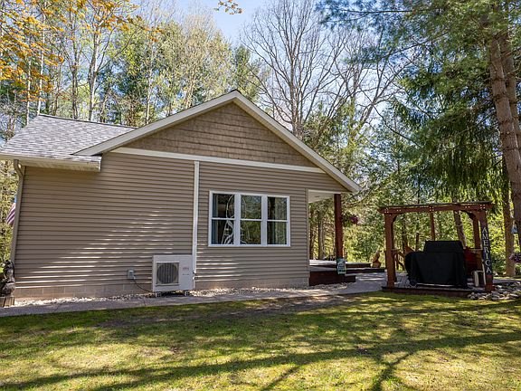 5th image of 5936 S Rapids Rd