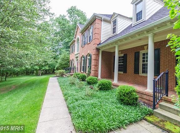 3rd image of 17 Mansel Dr