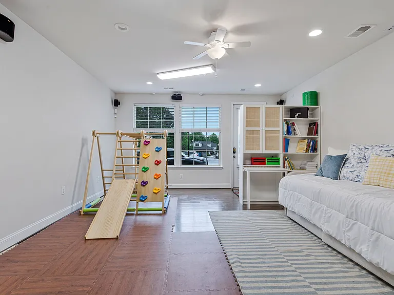 703 Skippers Ln — Photo 34