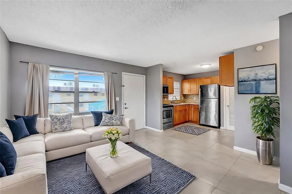 2 bed, 1.0 bath, 609 sqft, $1,800 — Photo 2