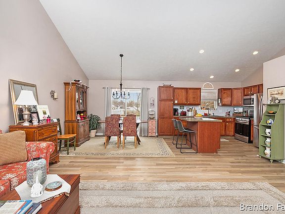2nd image of 992 Sunrise Ln NW