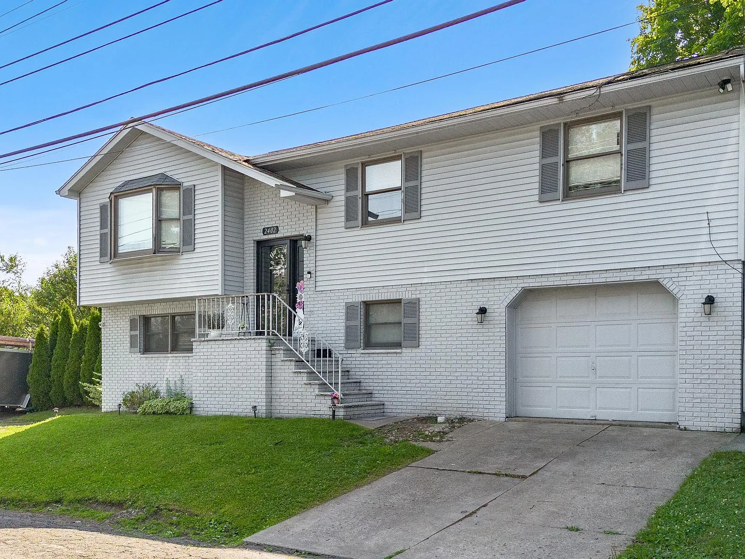 6 bed, 2160 sqft, $2,500 — Photo 1