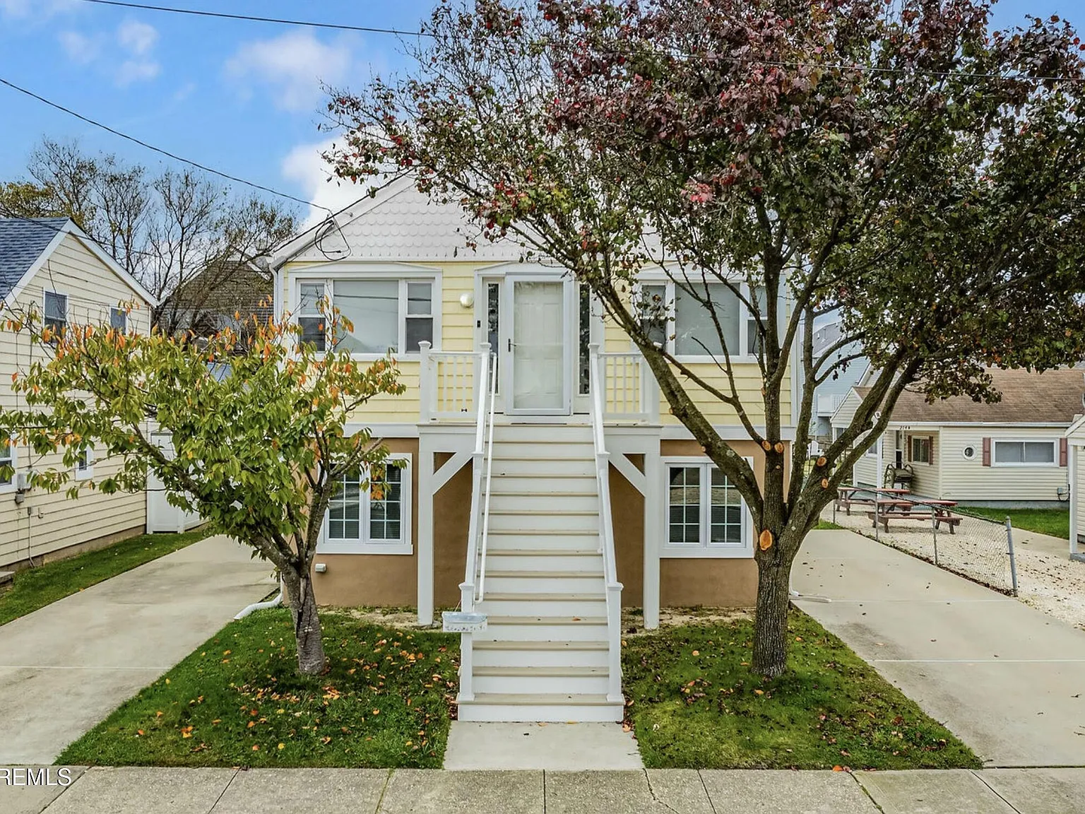 3 bed, 984 sqft, $2,600 — Photo 1