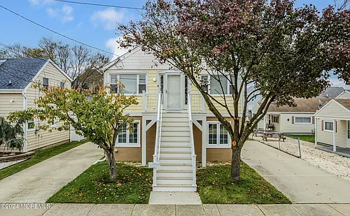 212 Randall Ave Photo 1