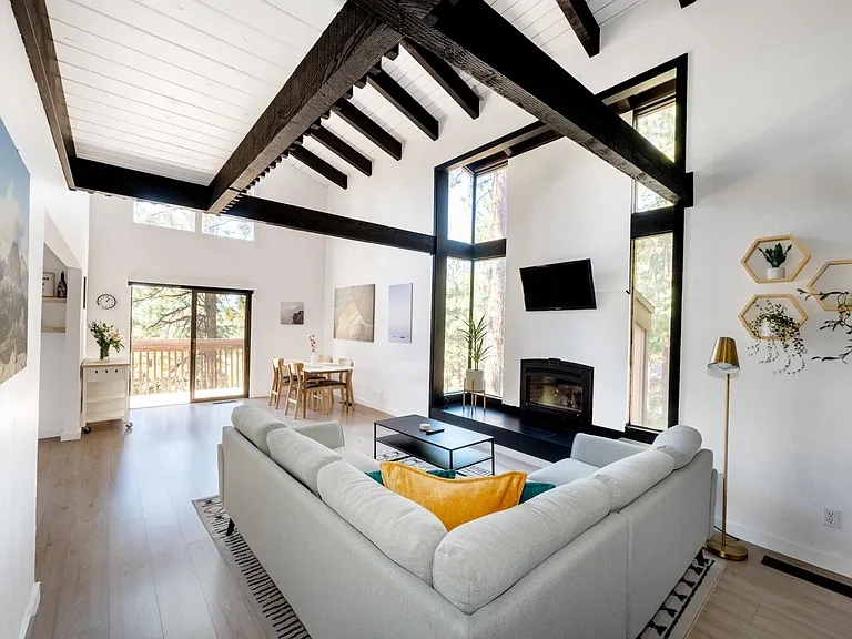 14 Chalet Ct — Photo 4