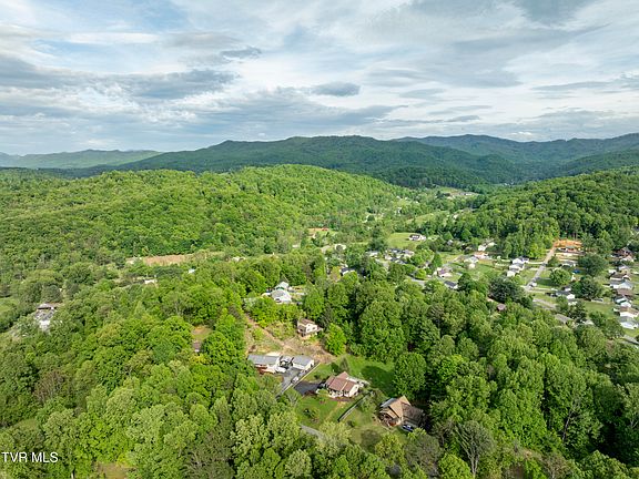 3rd image of 155 Horseshoe Dr