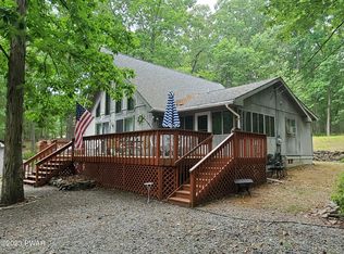 146 Oak Hill Rd, Hawley, PA 18428