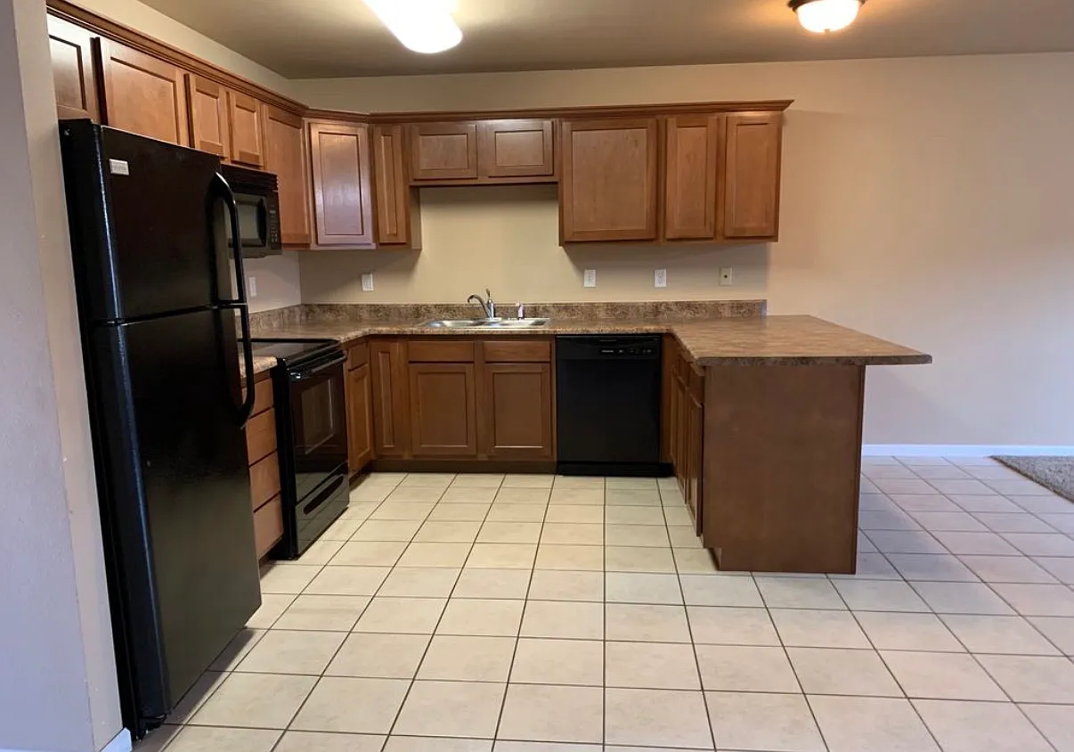 2 bed, 1100 sqft, $1,100 — Photo 3