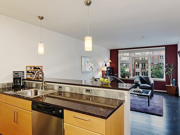 5th image of 1530 NW Market St Unit 404