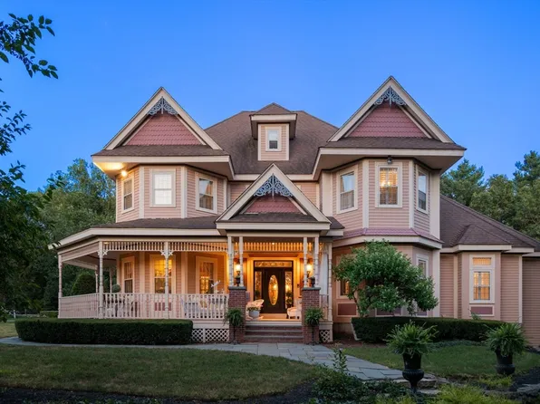 2 Country Way, Hopkinton, MA 01748