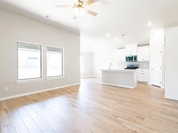 9208 NW 119th St, Yukon, OK 73099