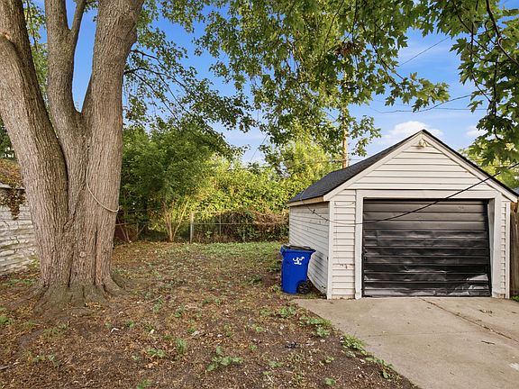 5th image of 10353 Beaconsfield St