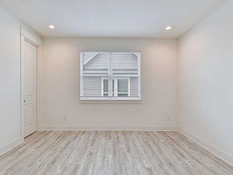 2705 Oakwood Crest Ln — Photo 16