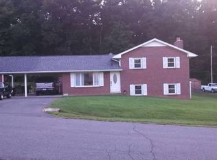 80 Highland Park Dr, Hillsville, VA 24343