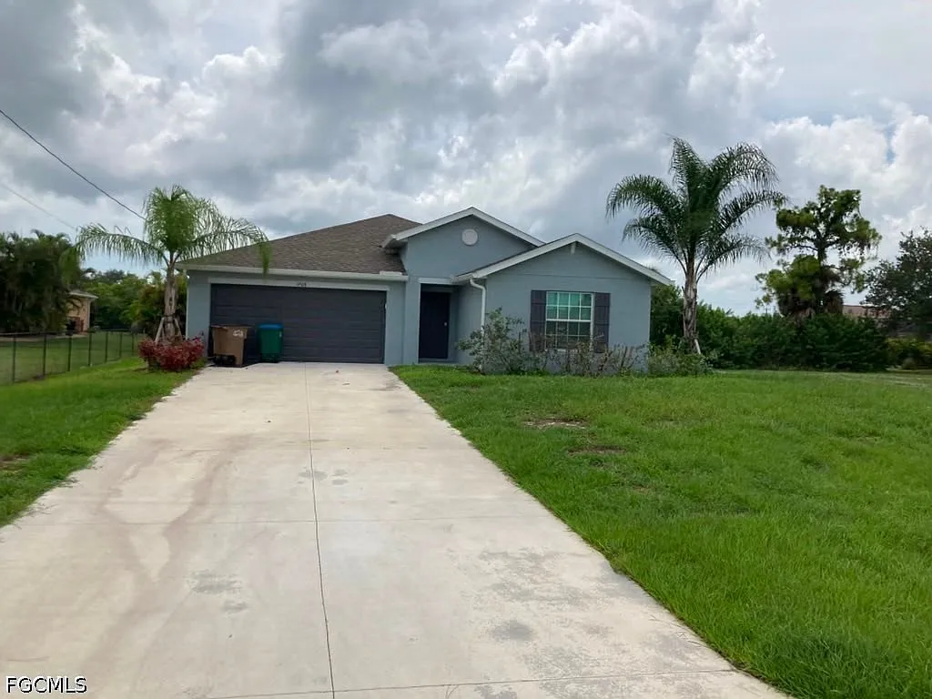 4 bed, 2.0 bath, 1952 sqft, $2,195 — Photo 2
