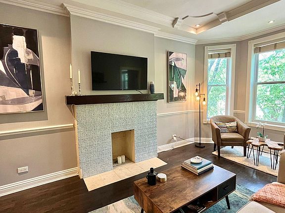 2nd image of 3023 N Kenmore Ave #3