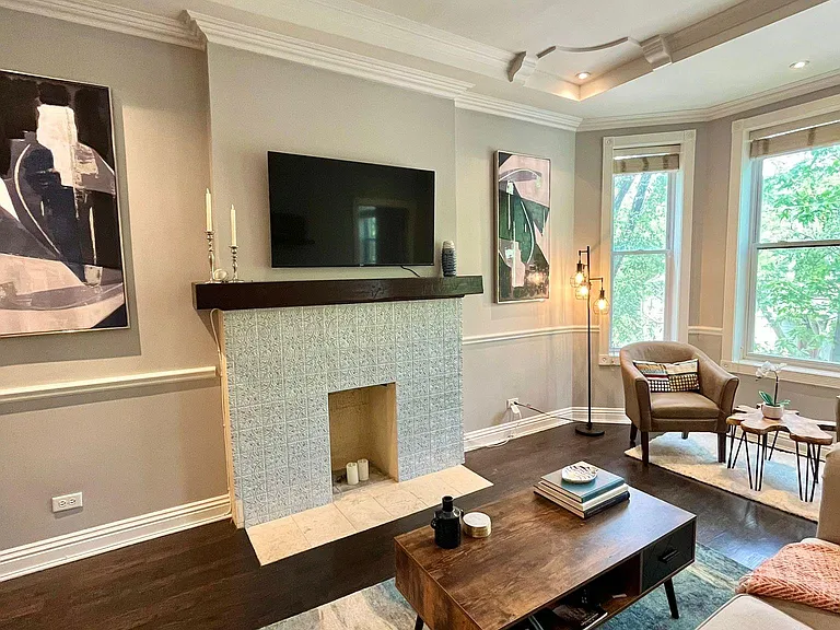 3023 N Kenmore Ave #3 — Photo 2
