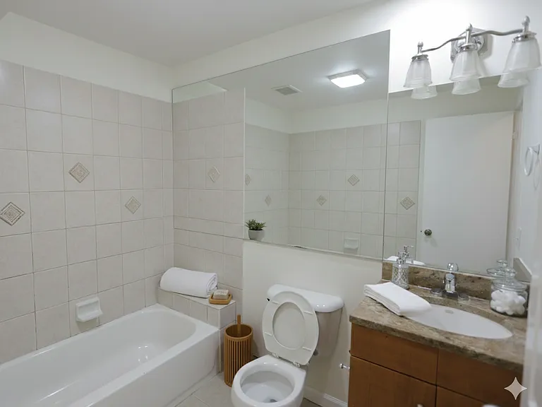 1223 E 52nd St #1 — Photo 11