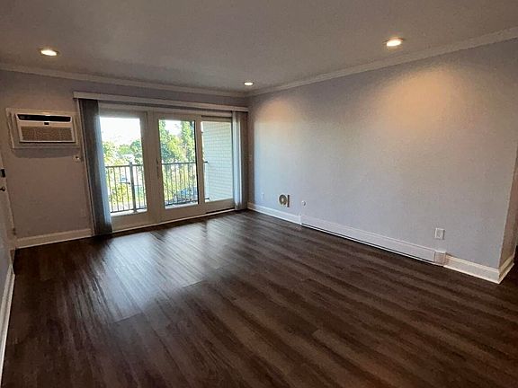 5th image of 330 Shore Dr APT B-11