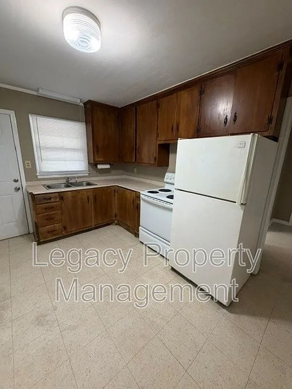 2 bed, 1.0 bath, $1,100 — Photo 4
