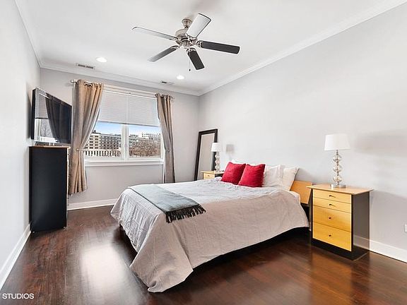 4th image of 825 N Hudson Ave #3