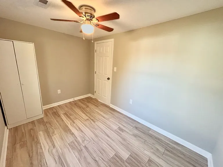 2909 Meridian St NE — Photo 6