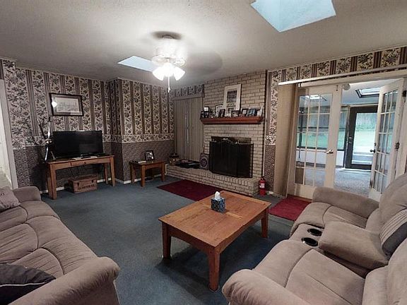 2nd image of 3001 Roanoke Ln