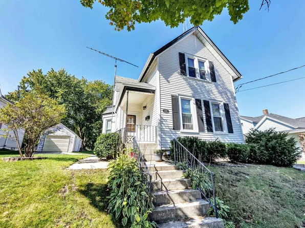 1316 S 13th St, Manitowoc, WI 54220