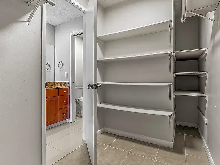 Walk-In Closet & En-Suite Transition