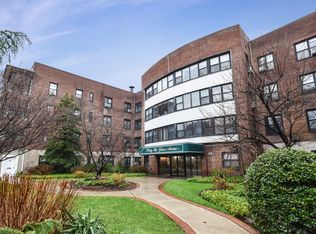 46 Grace Ave APT 1M, Great Neck, NY 11021