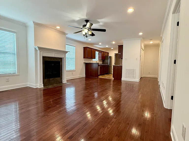 2312 Lawson Ave — Photo 2