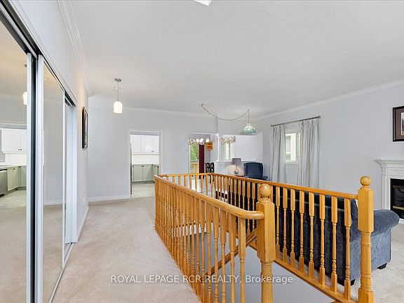 4th image of 332 King St E