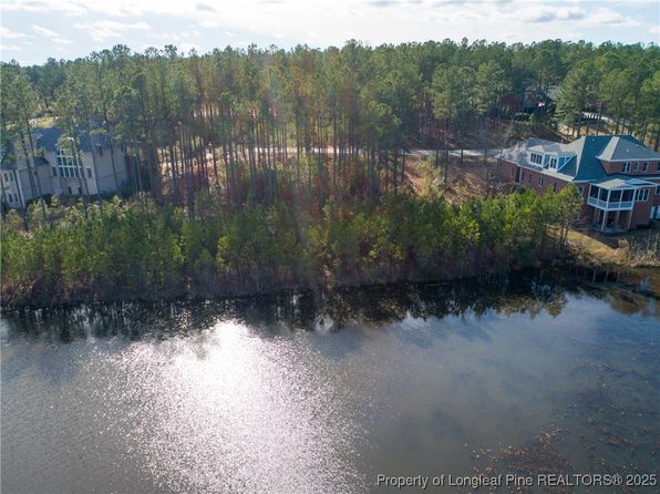 82 Broadlake Ln, Spring Lake, NC 28390