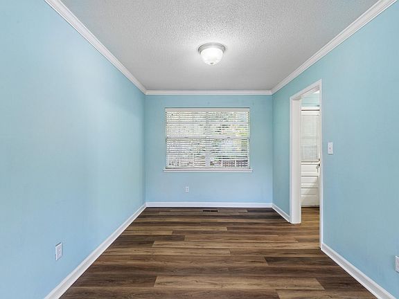 5th image of 1212 Sweetwater Cir