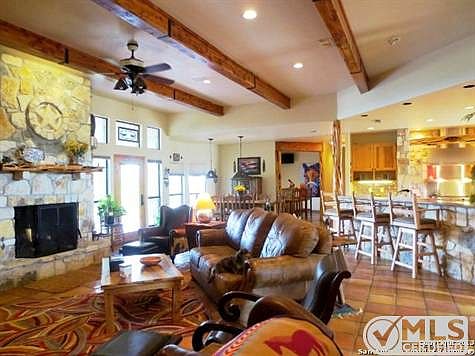 3rd image of 752 Willow Springs Dr