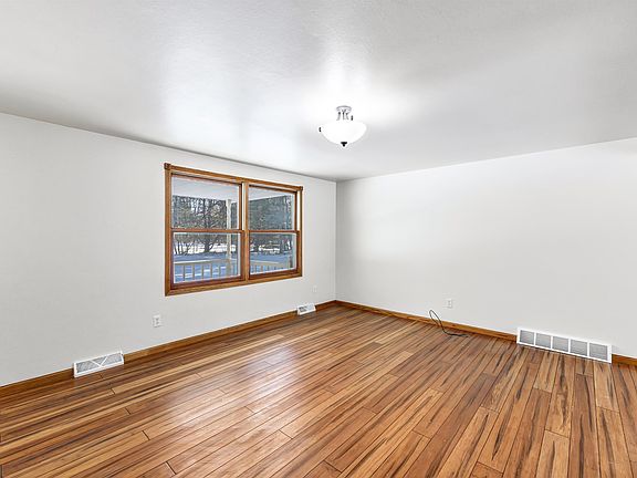 3rd image of 2801 Meadow Flower Ln
